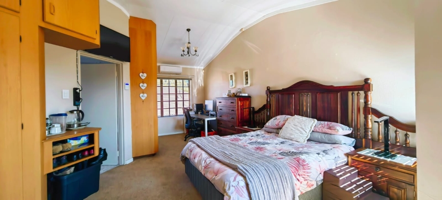 6 Bedroom Property for Sale in Mooivallei Park North West